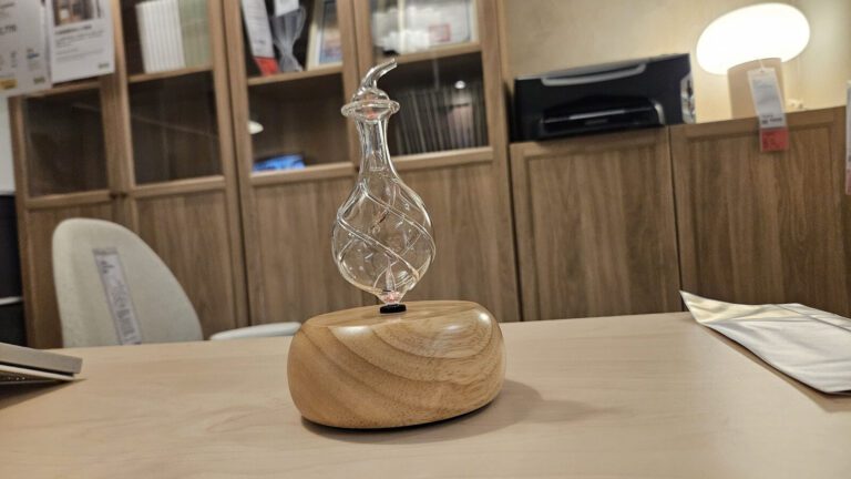 藍牙智控擴香儀 玻璃霧化瓶特寫